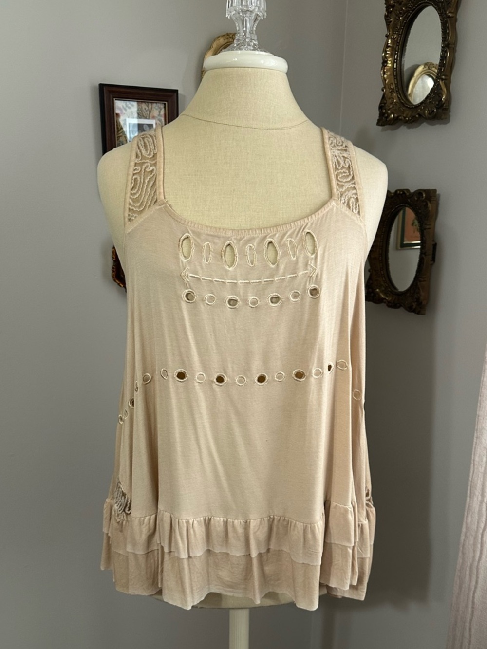 POL Beige Eyelet & Lace Strap Women's Tank